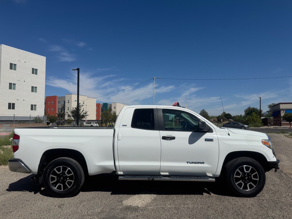 2015 Toyota Tundra Image 2
