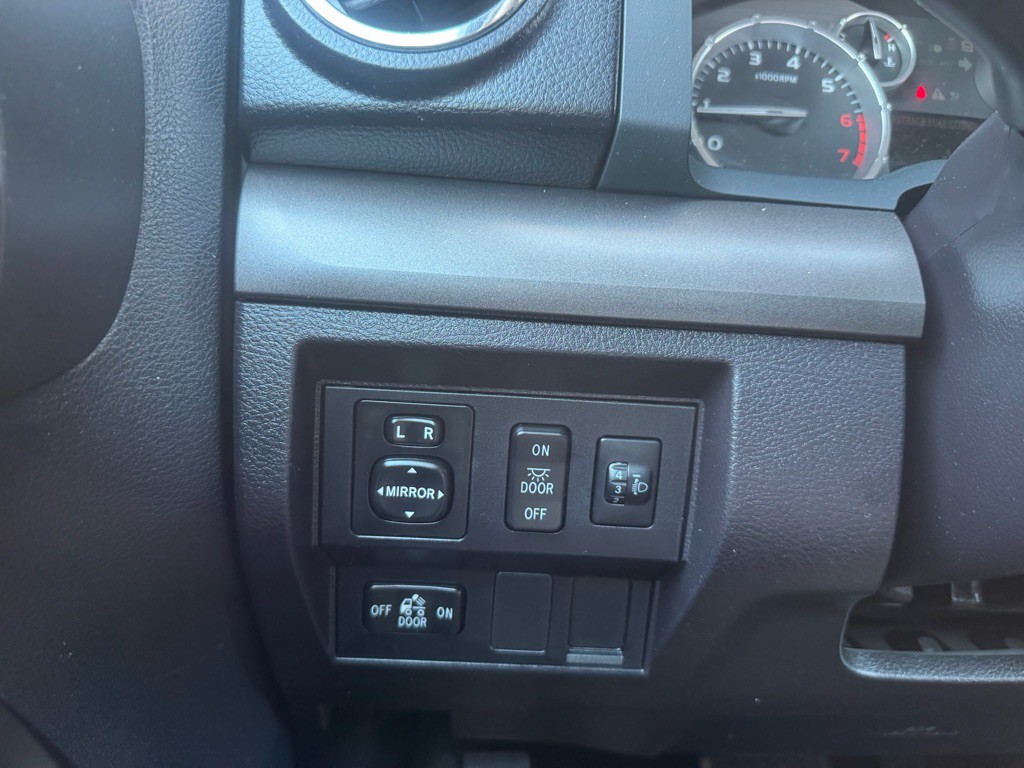 2015 Toyota Tundra Image 15