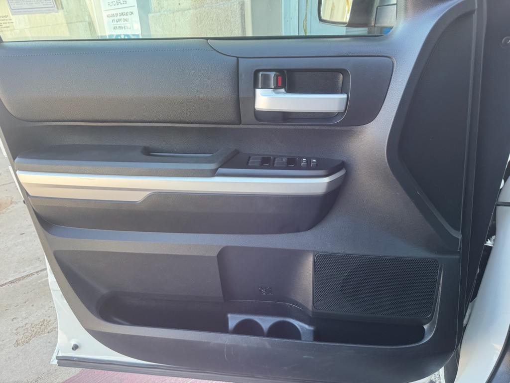 2015 Toyota Tundra Image 16