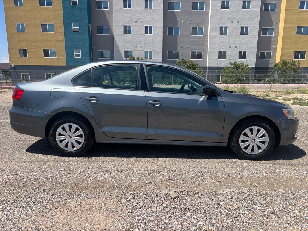2012 Volkswagen Jetta Image 2
