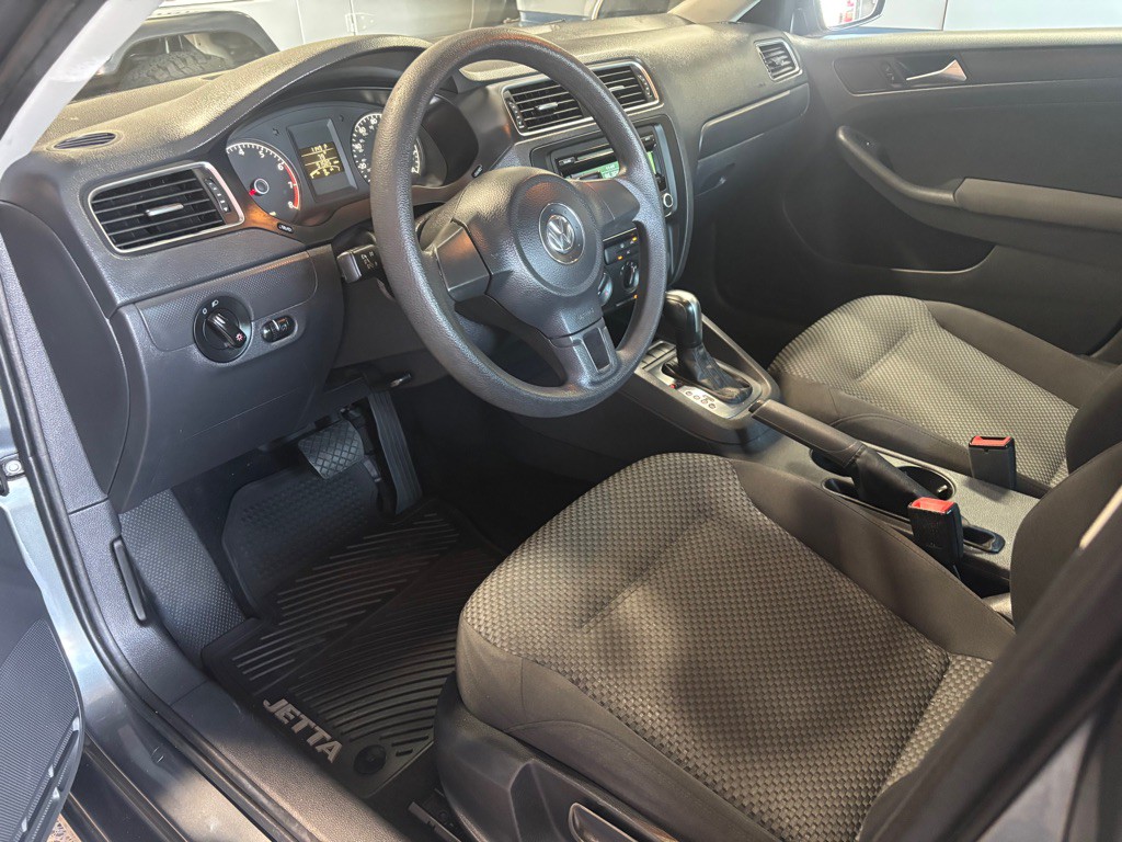 2012 Volkswagen Jetta Image 9