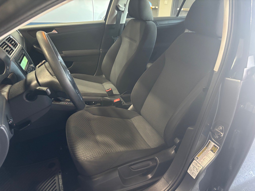 2012 Volkswagen Jetta Image 10