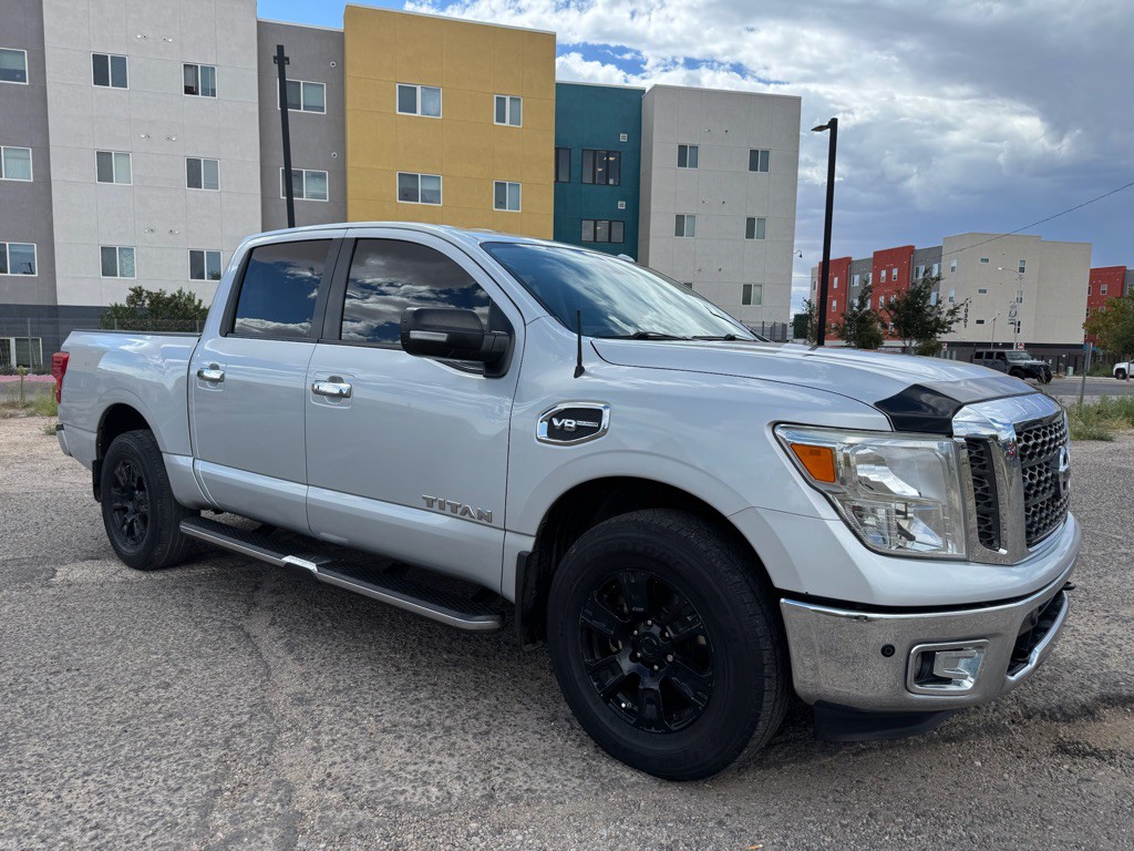 2017 Nissan Titan Image 1