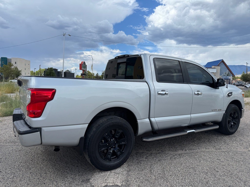 2017 Nissan Titan Image 3