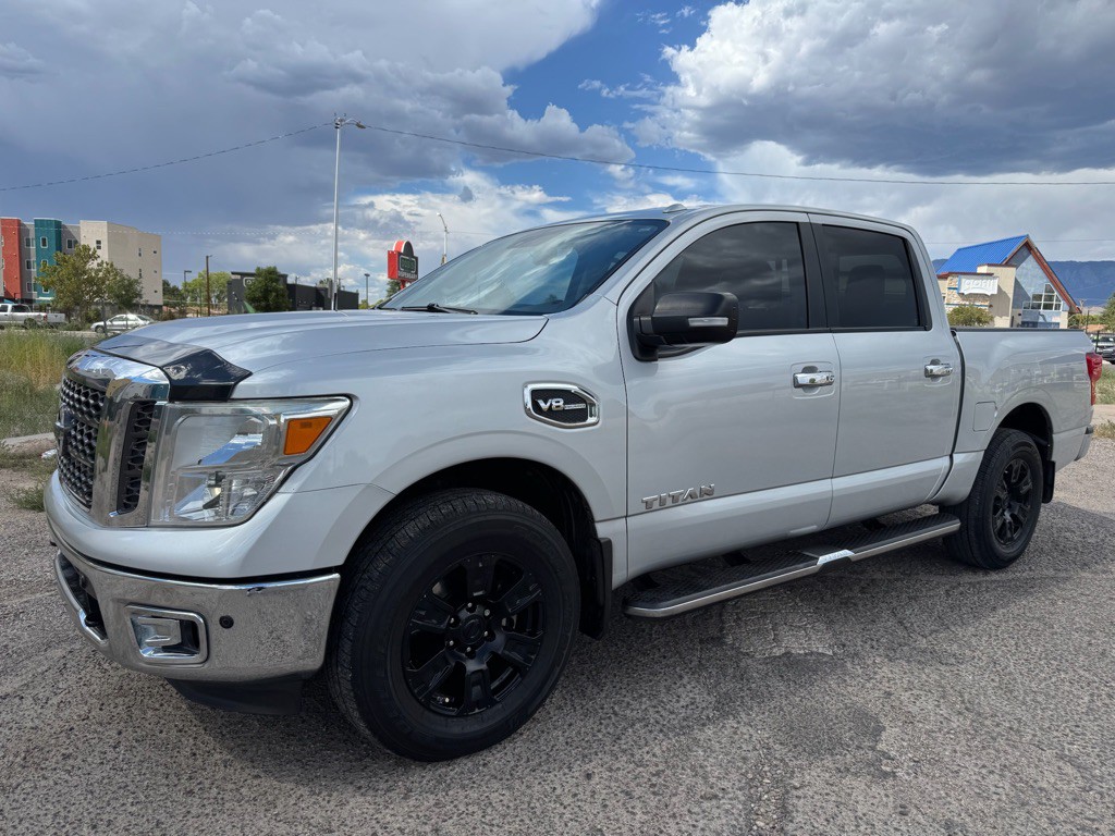 2017 Nissan Titan Image 5