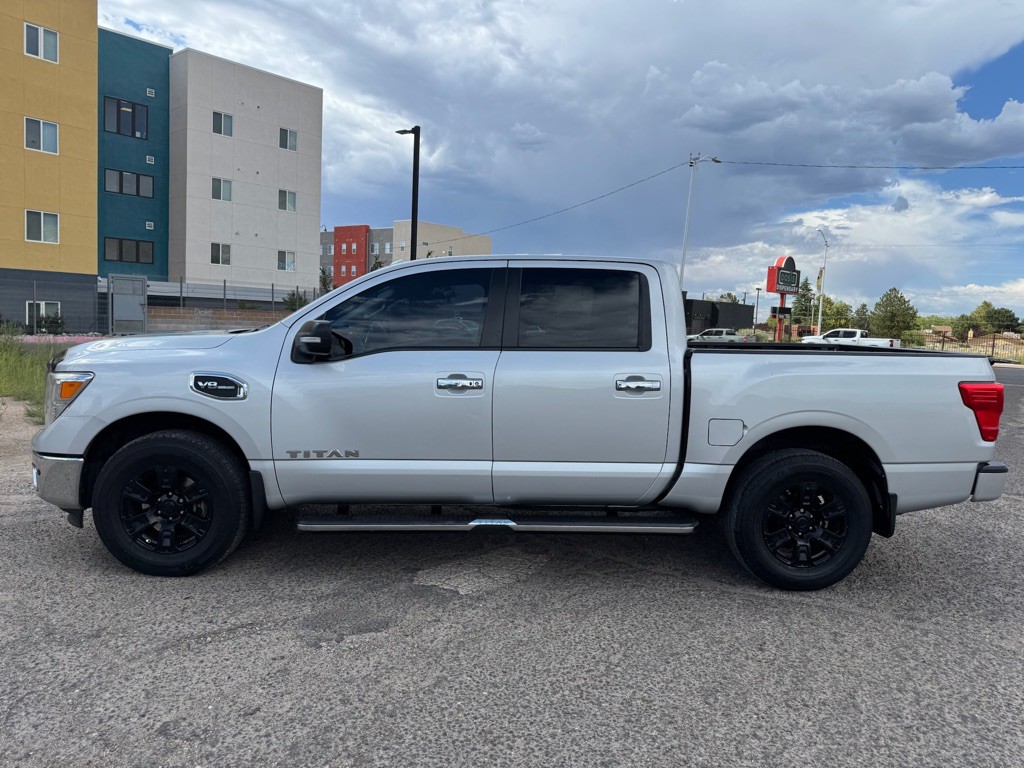 2017 Nissan Titan Image 6