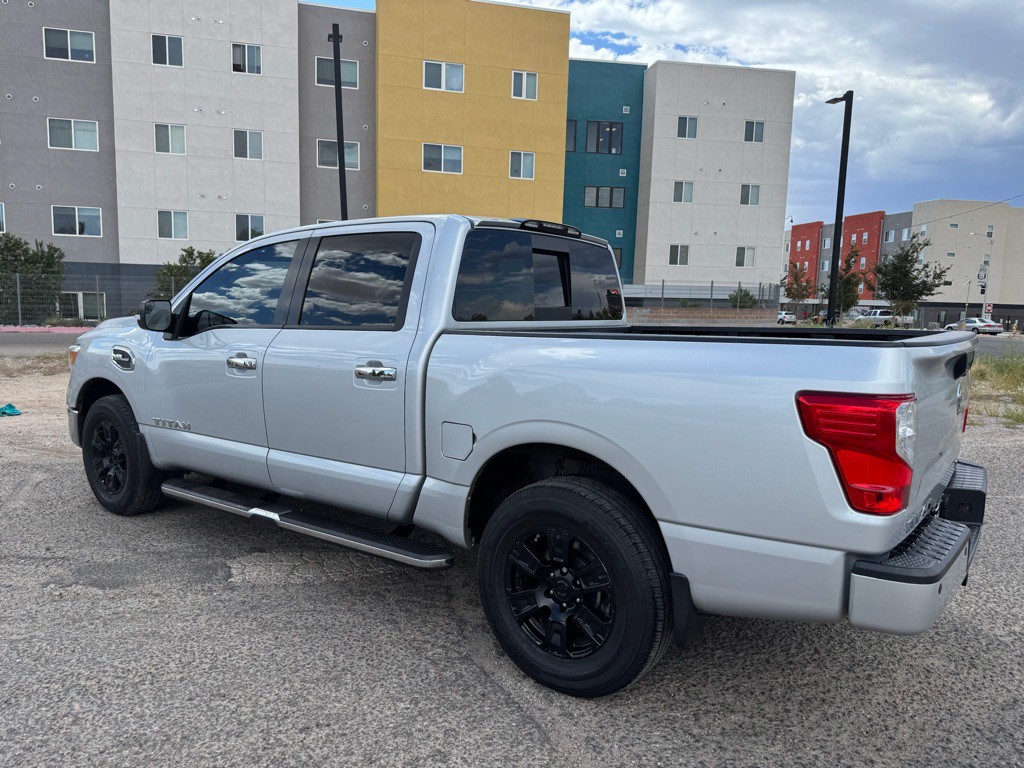 2017 Nissan Titan Image 7