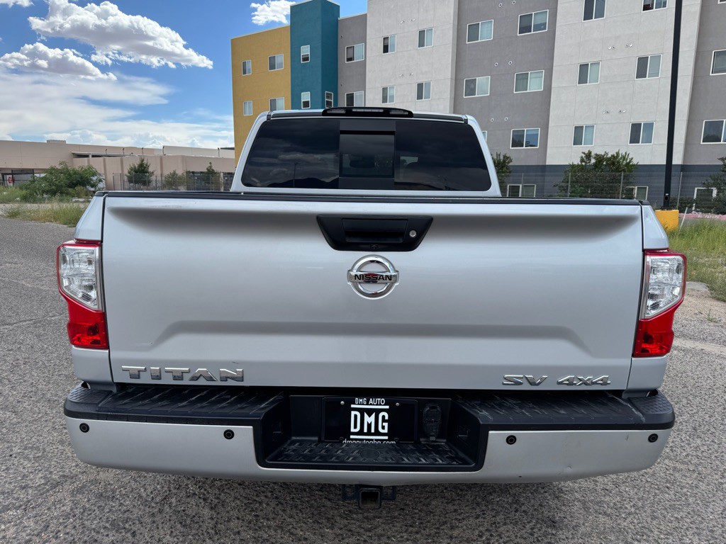 2017 Nissan Titan Image 8