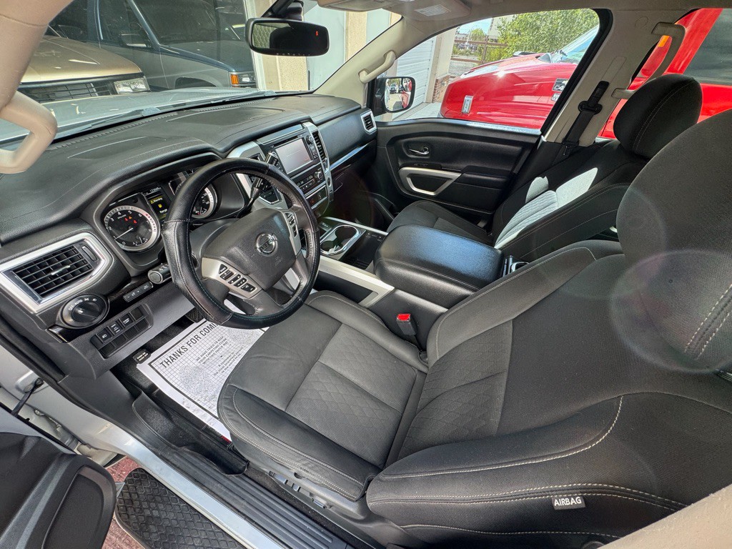 2017 Nissan Titan Image 9