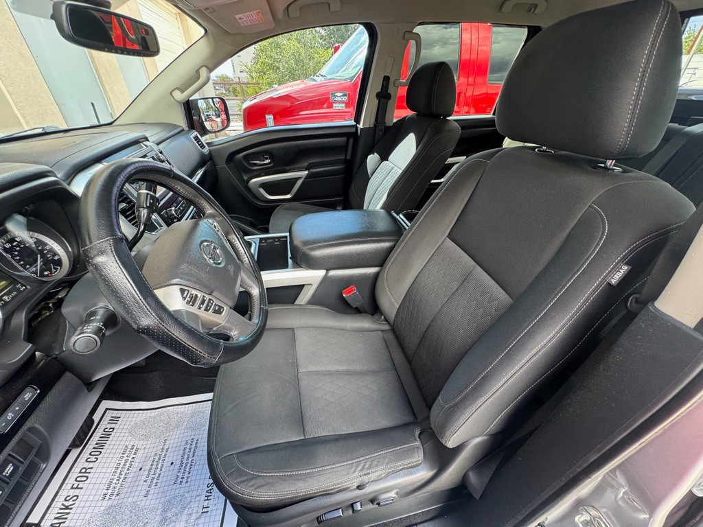 2017 Nissan Titan Image 10
