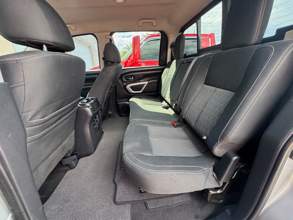 2017 Nissan Titan Image 11