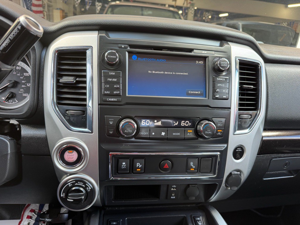 2017 Nissan Titan Image 14