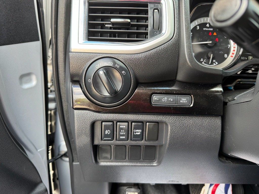 2017 Nissan Titan Image 16