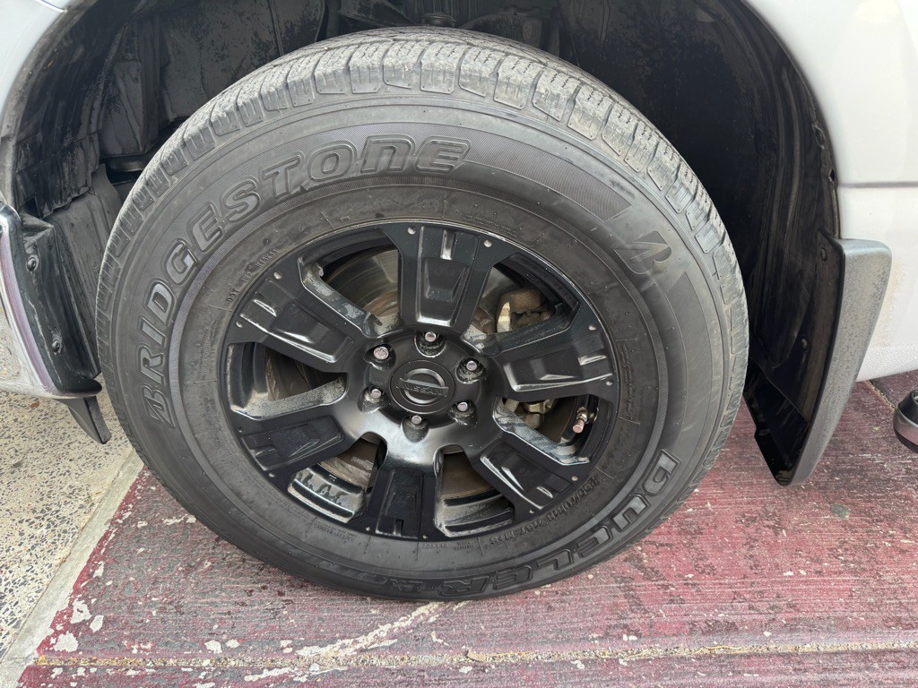 2017 Nissan Titan Image 18