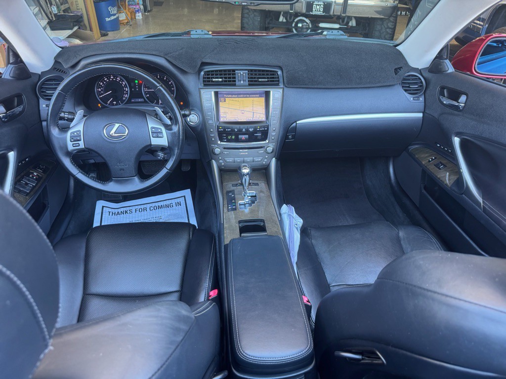 2011 Lexus IS Image 11