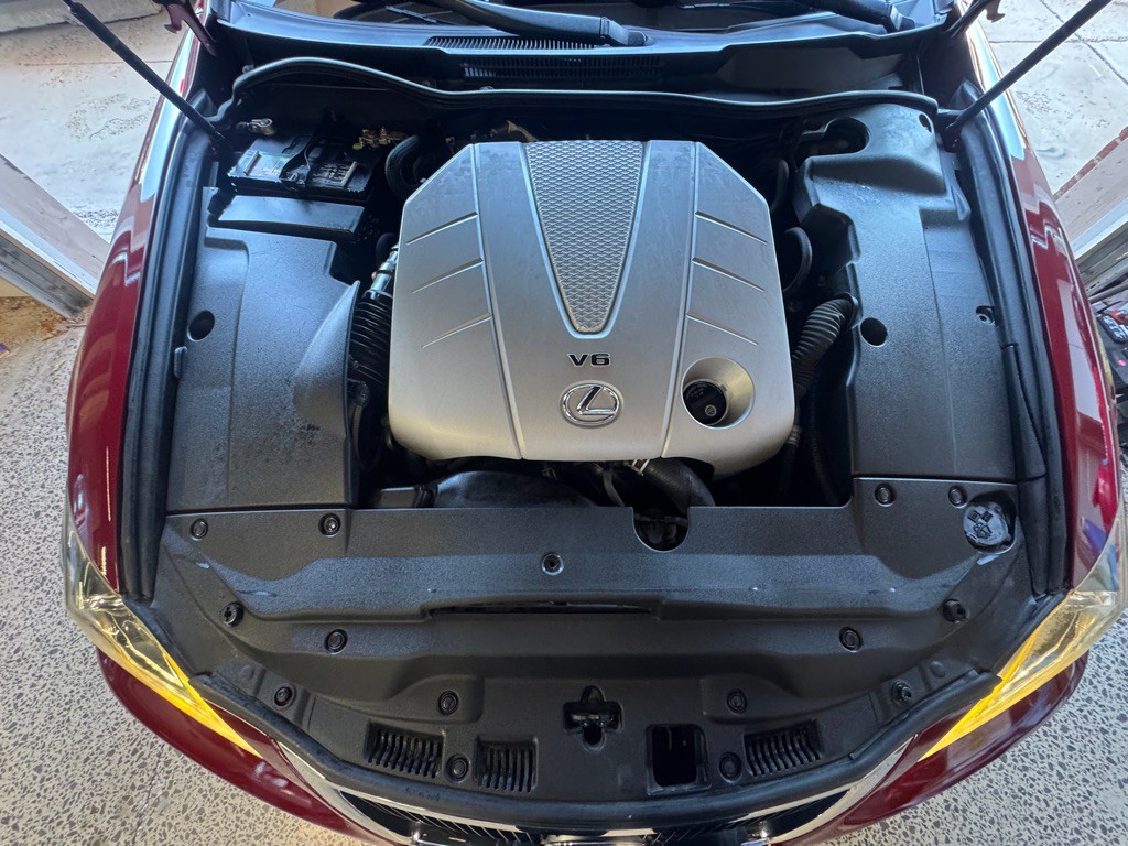 2011 Lexus IS Image 16