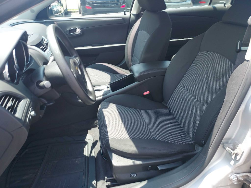 2012 Chevrolet Malibu Image 9