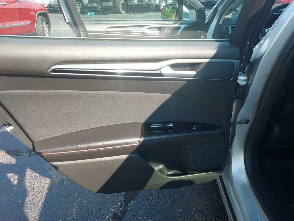 2015 Ford Fusion Image 12
