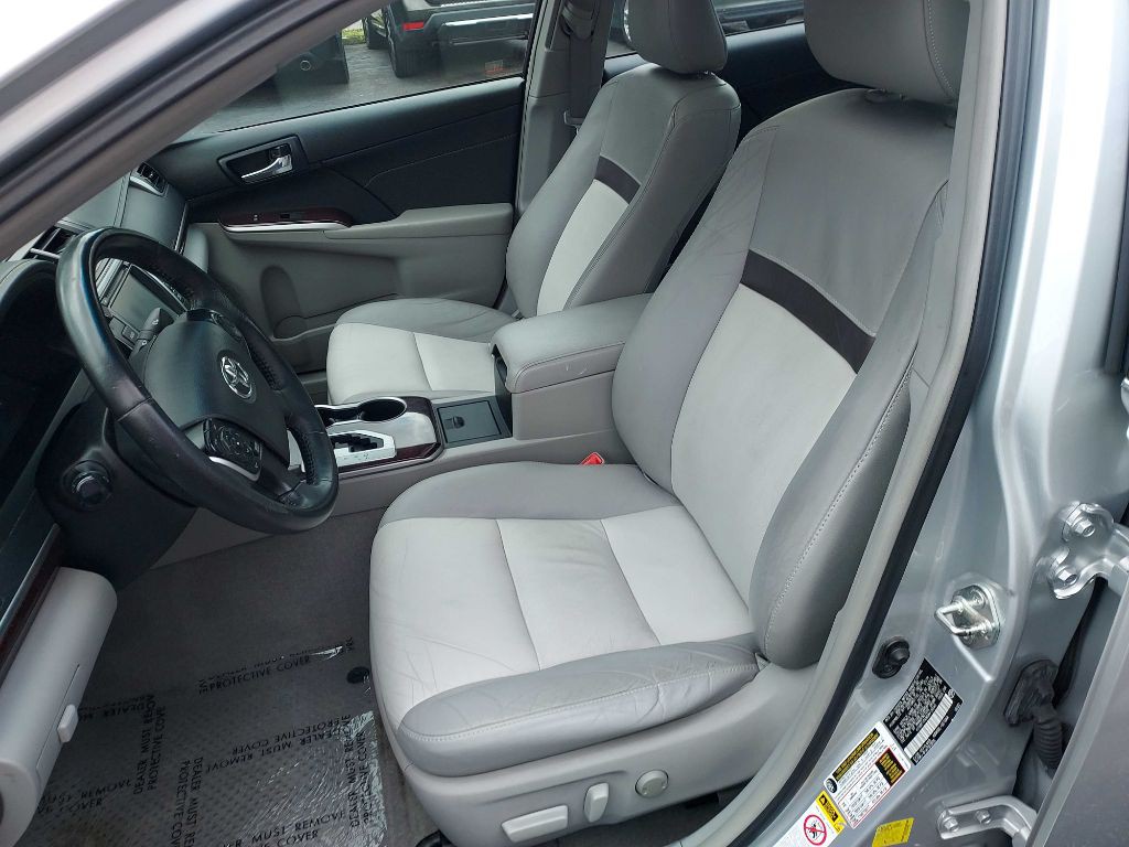 2014 Toyota Camry Image 10