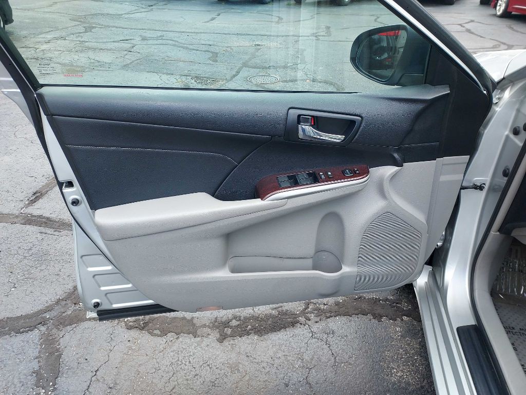 2014 Toyota Camry Image 11