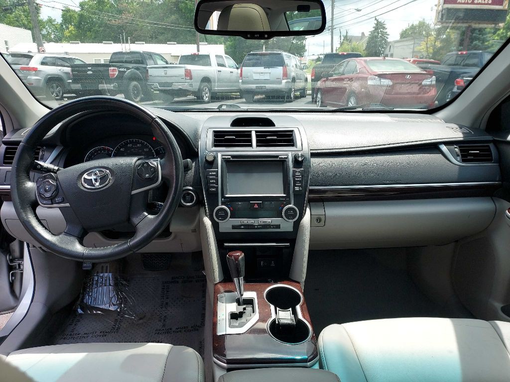 2014 Toyota Camry Image 15