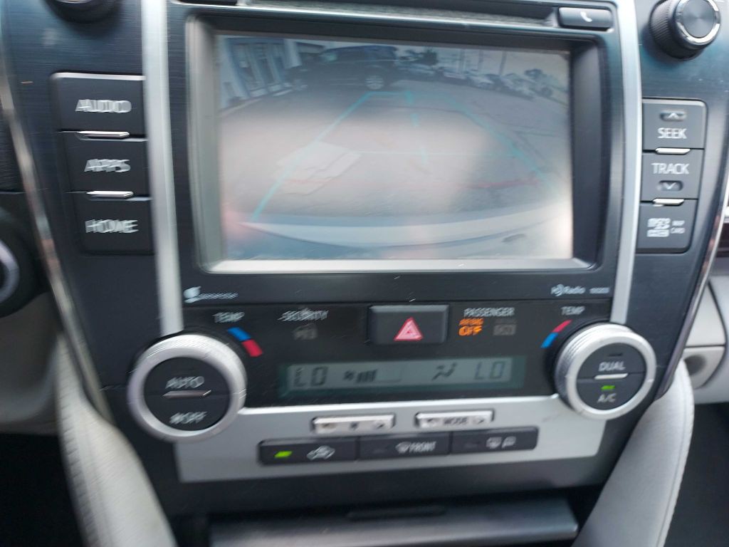 2014 Toyota Camry Image 17