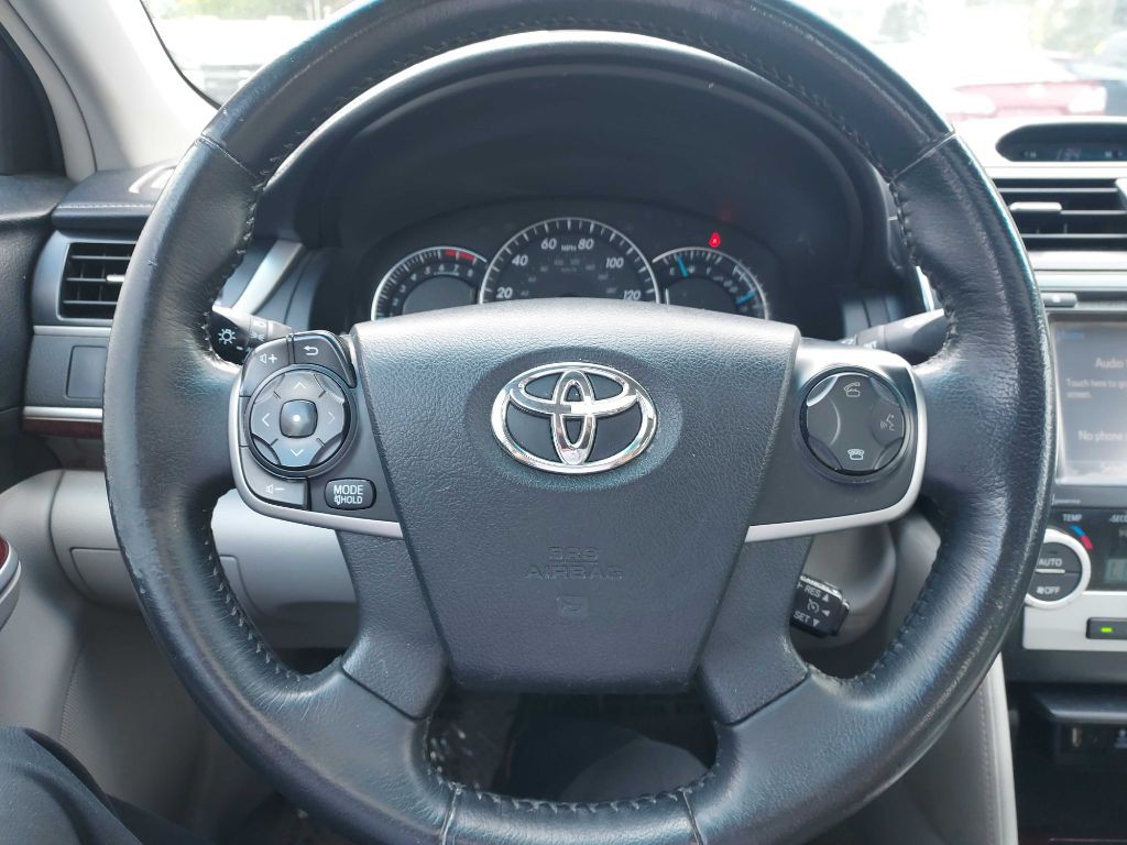 2014 Toyota Camry Image 19