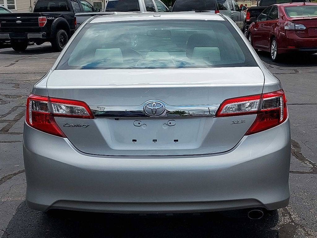 2014 Toyota Camry Image 5