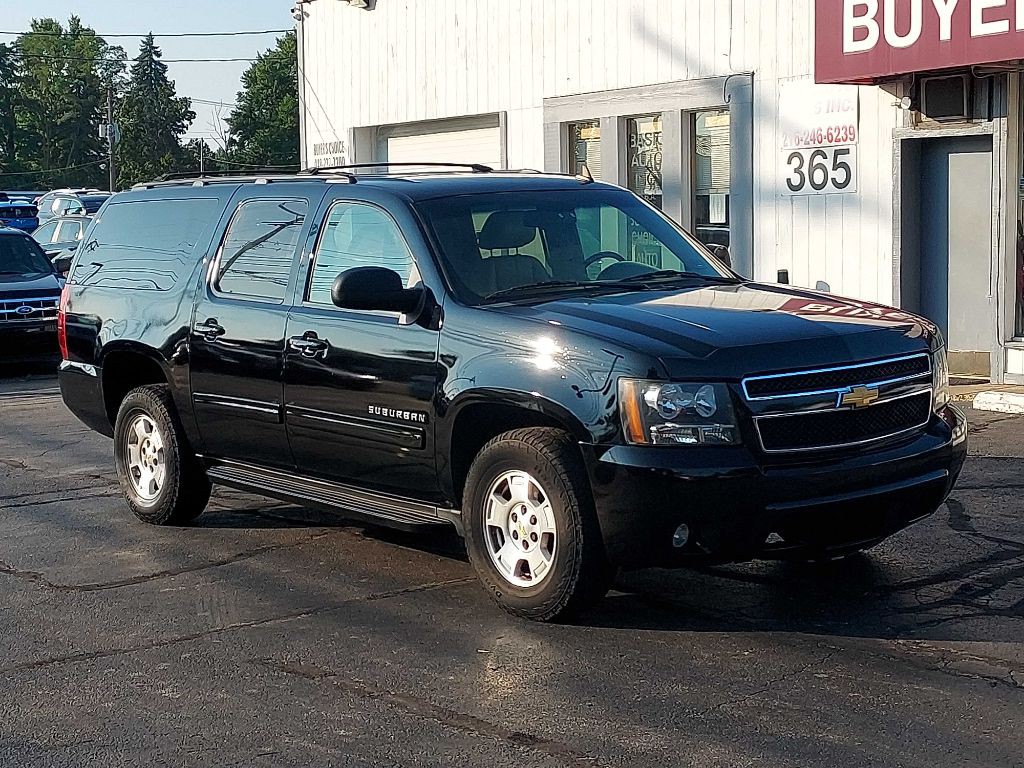 2014 Chevrolet Suburban Image 1