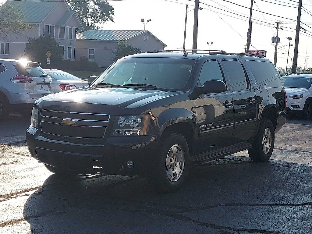 2014 Chevrolet Suburban Image 2