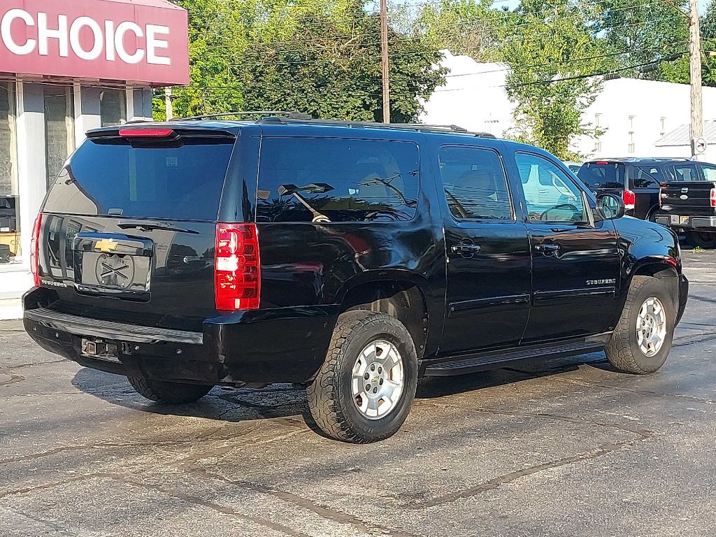2014 Chevrolet Suburban Image 4