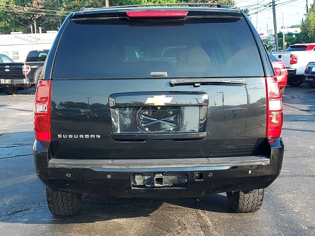 2014 Chevrolet Suburban Image 6