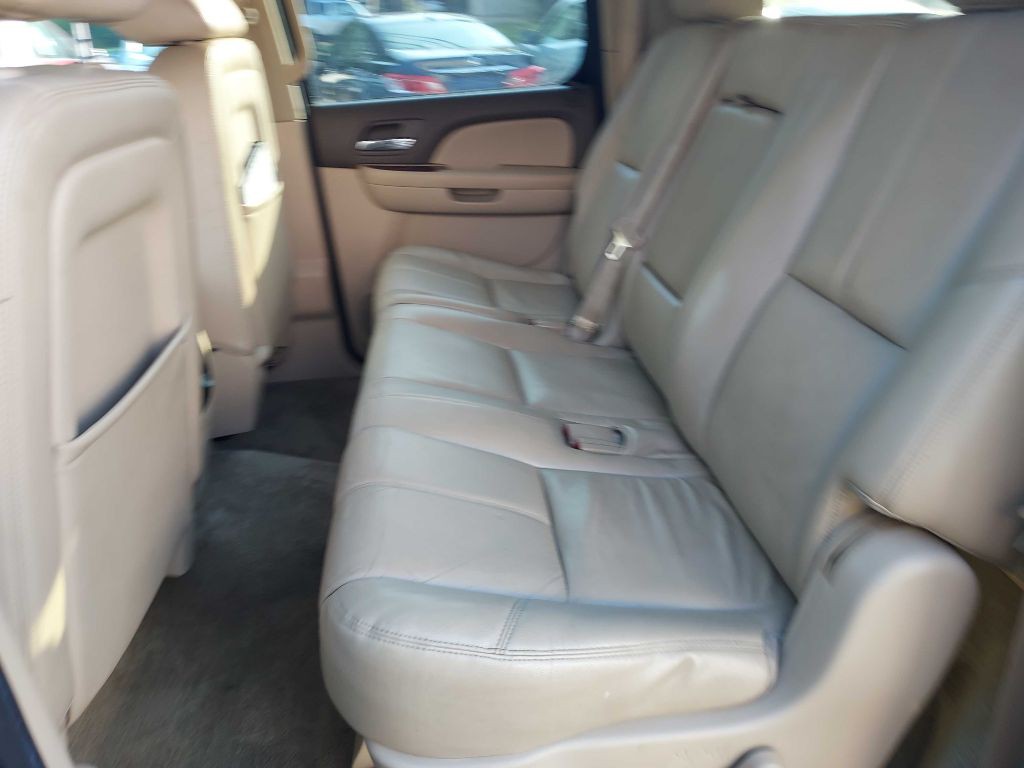 2014 Chevrolet Suburban Image 10