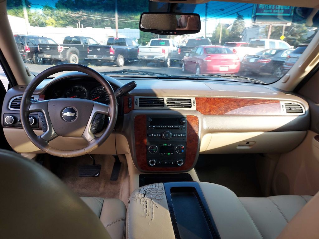 2014 Chevrolet Suburban Image 16