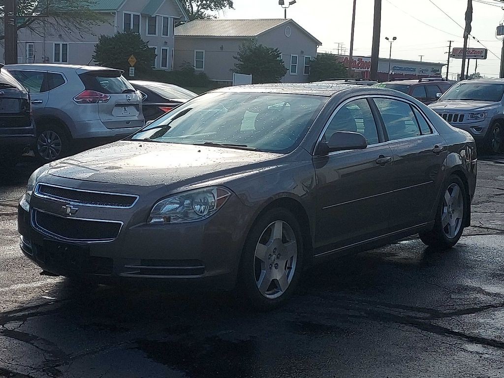 2010 Chevrolet Malibu Image 2