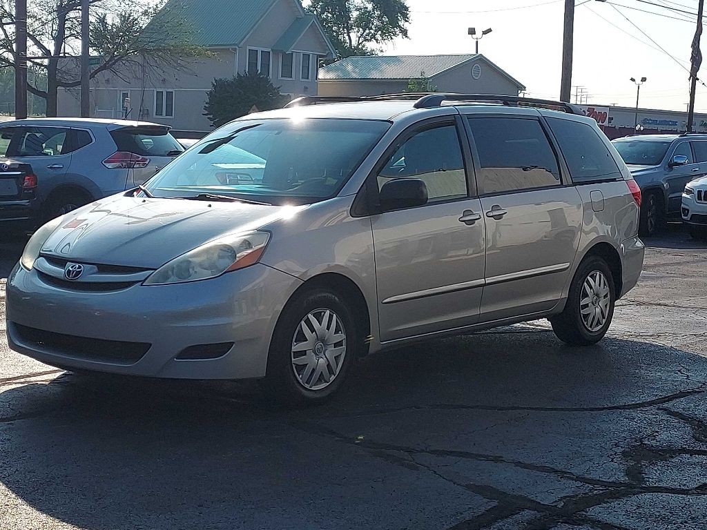2010 Toyota Sienna Image 1