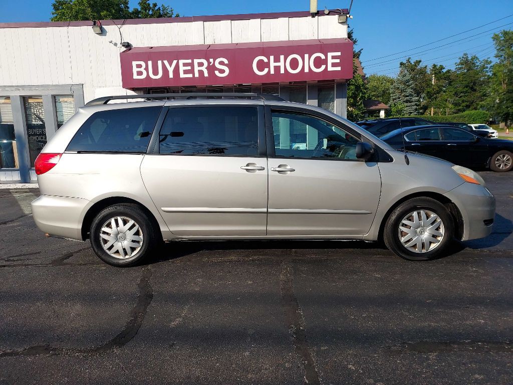 2010 Toyota Sienna Image 5