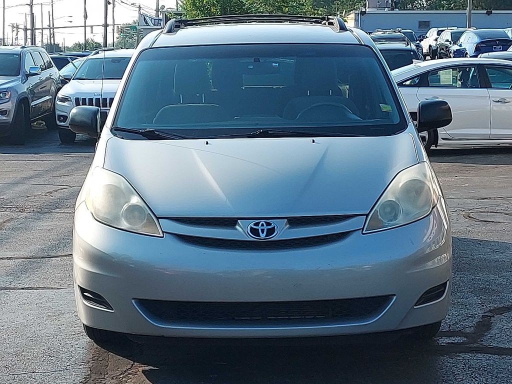 2010 Toyota Sienna Image 8