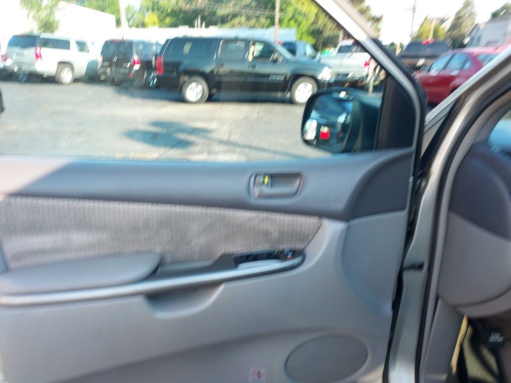 2010 Toyota Sienna Image 10