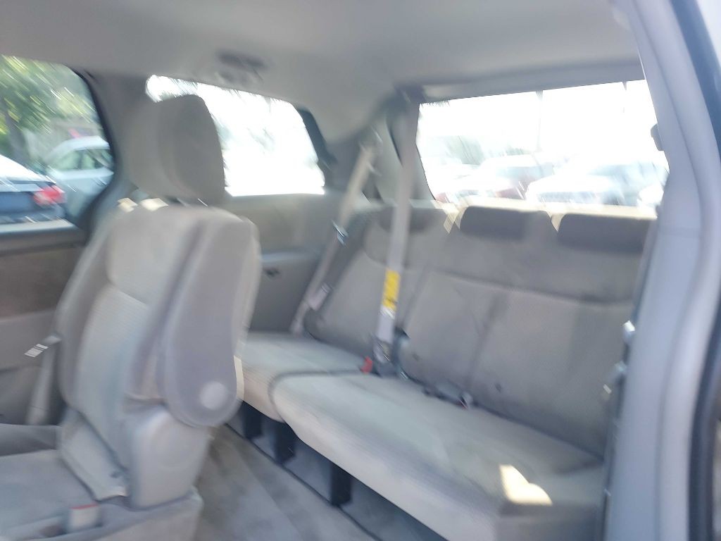 2010 Toyota Sienna Image 12