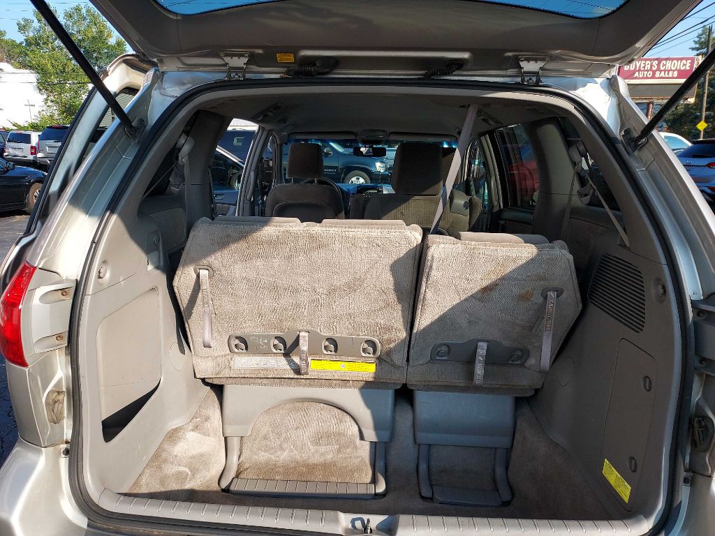 2010 Toyota Sienna Image 13
