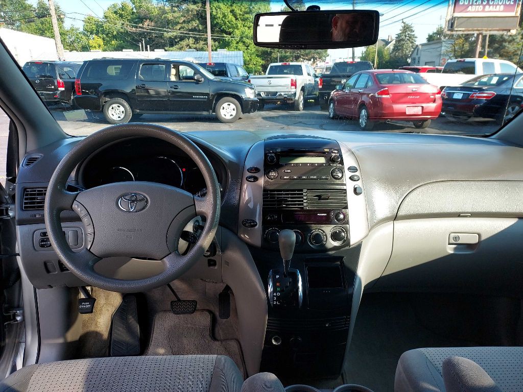 2010 Toyota Sienna Image 15
