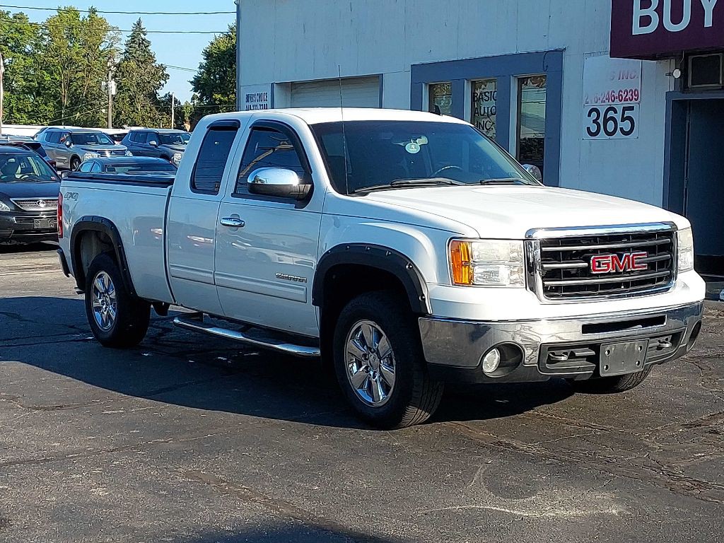 2011 GMC Sierra Image 2