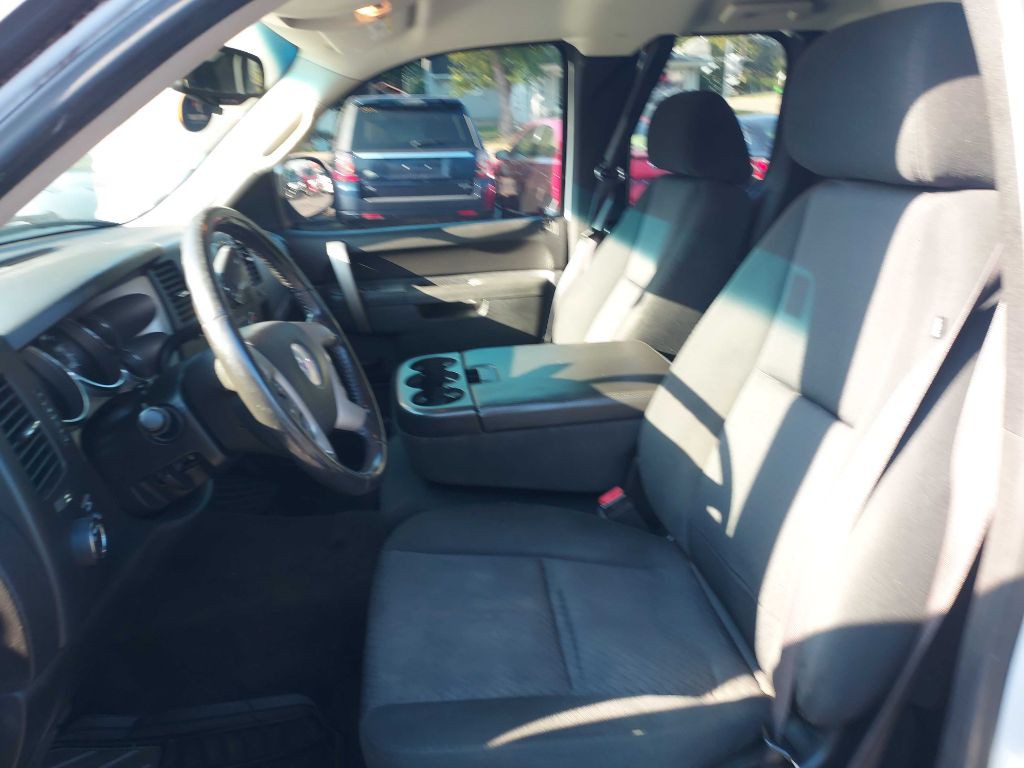 2011 GMC Sierra Image 9