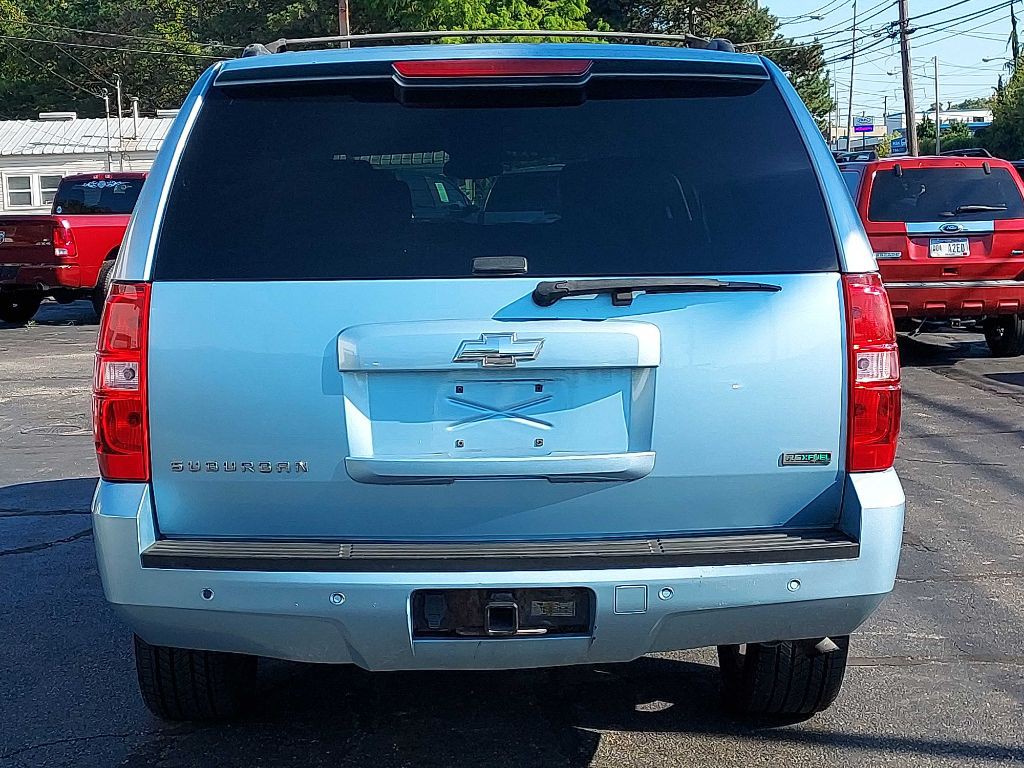 2011 Chevrolet Suburban Image 6
