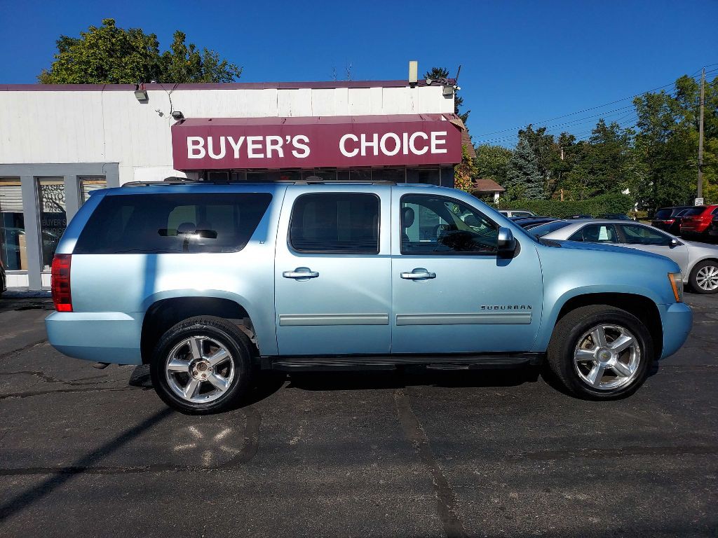2011 Chevrolet Suburban Image 7