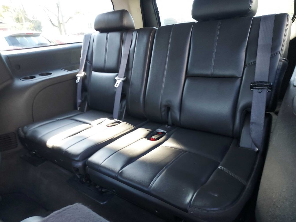 2011 Chevrolet Suburban Image 13
