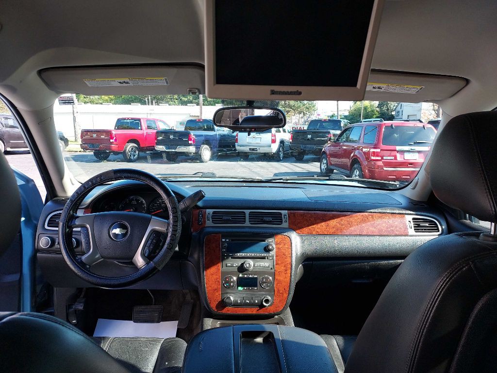 2011 Chevrolet Suburban Image 15