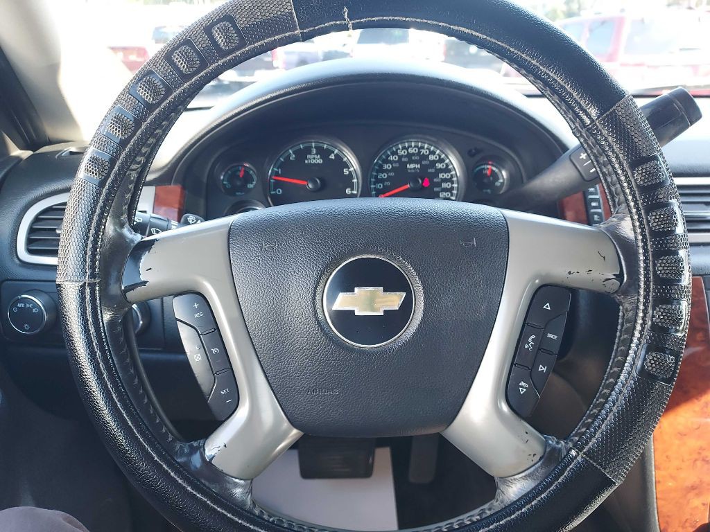 2011 Chevrolet Suburban Image 18