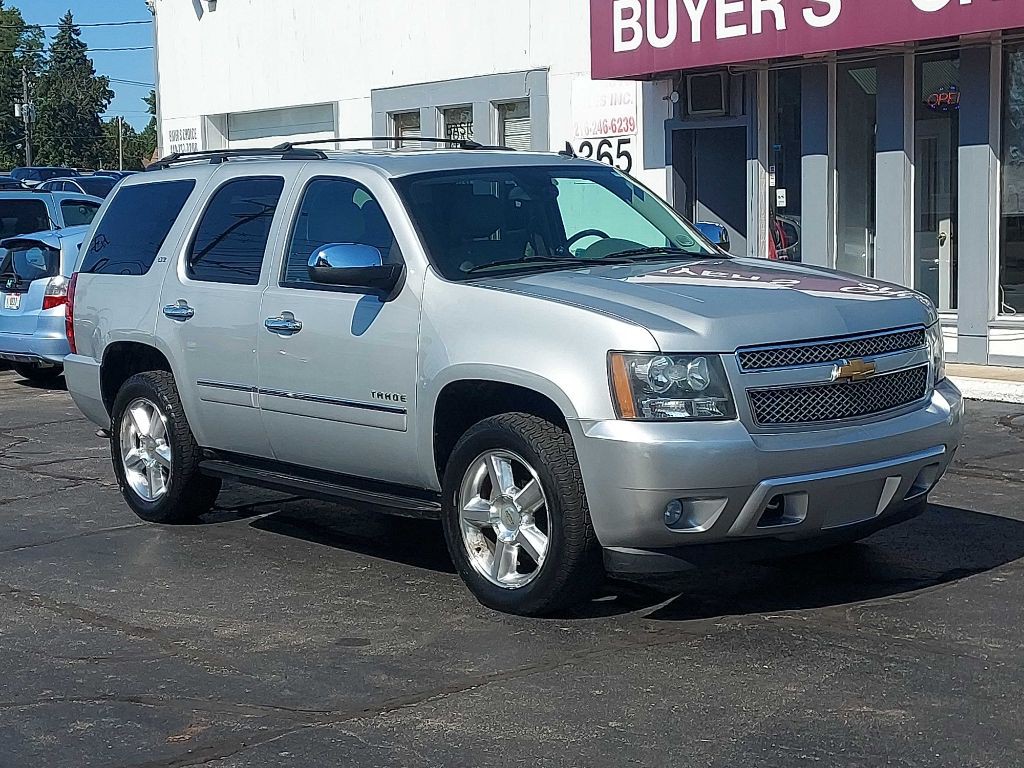 2014 Chevrolet Tahoe Image 2